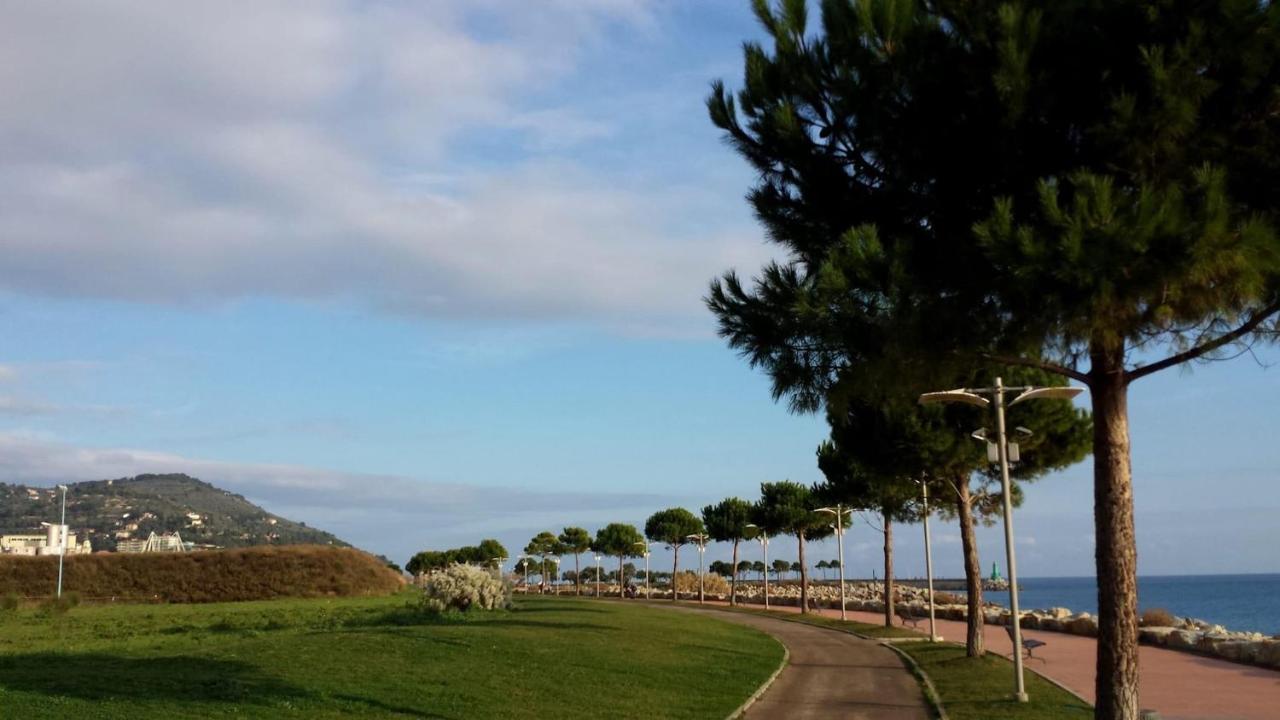 Appartamento Incantevole A 100Metri Dal Mare E Accanto Alla Pista Ciclabile Imperia Zewnętrze zdjęcie